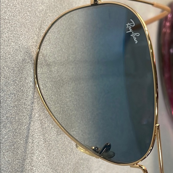 Ray-Ban Aviator Sunglasses w/Polished Gold Frame, Blue Gradient Lenses. Lg 58-14 - Picture 6 of 13